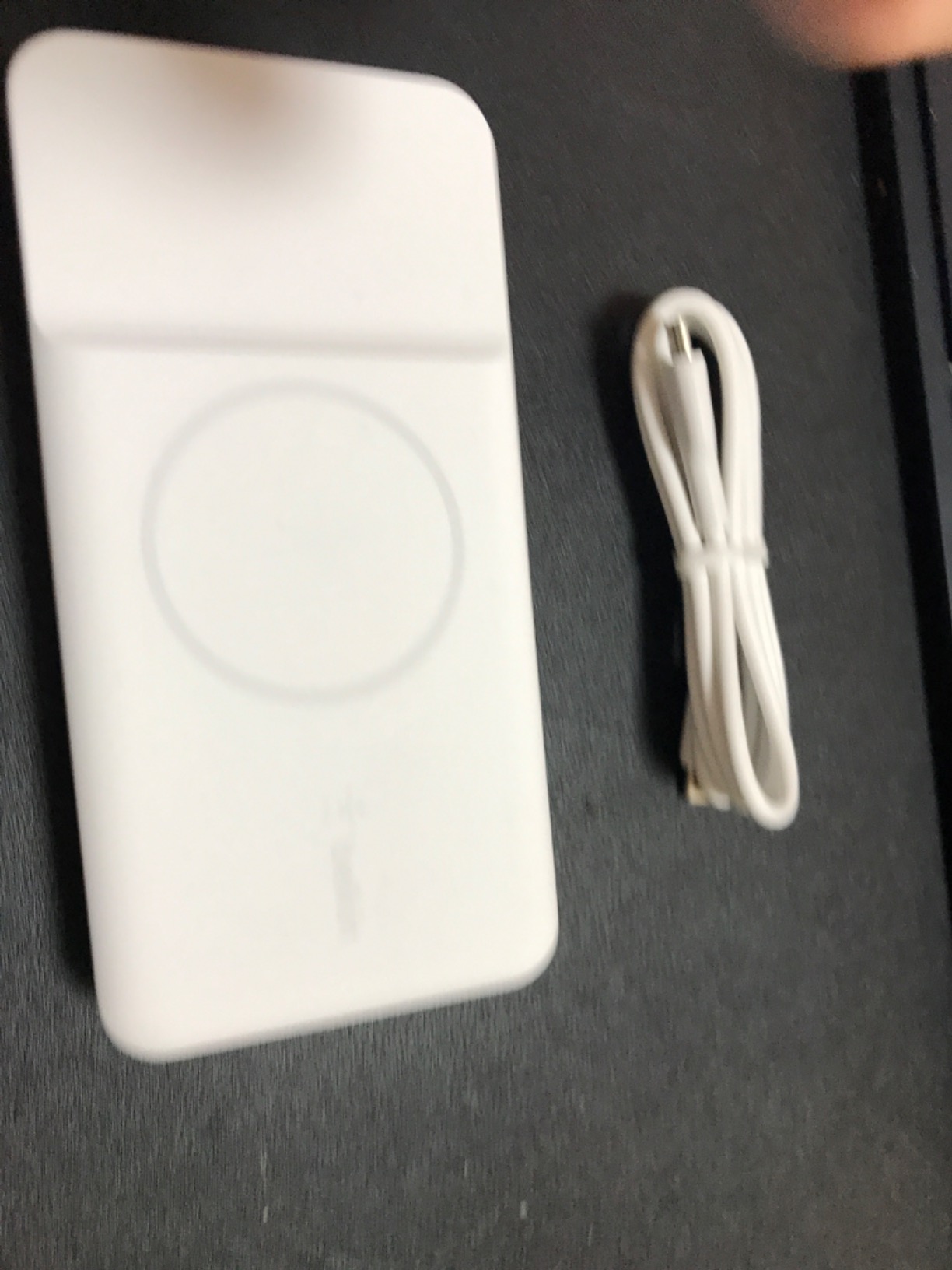 Aimant très fort, parfait pour mon iPhone 14