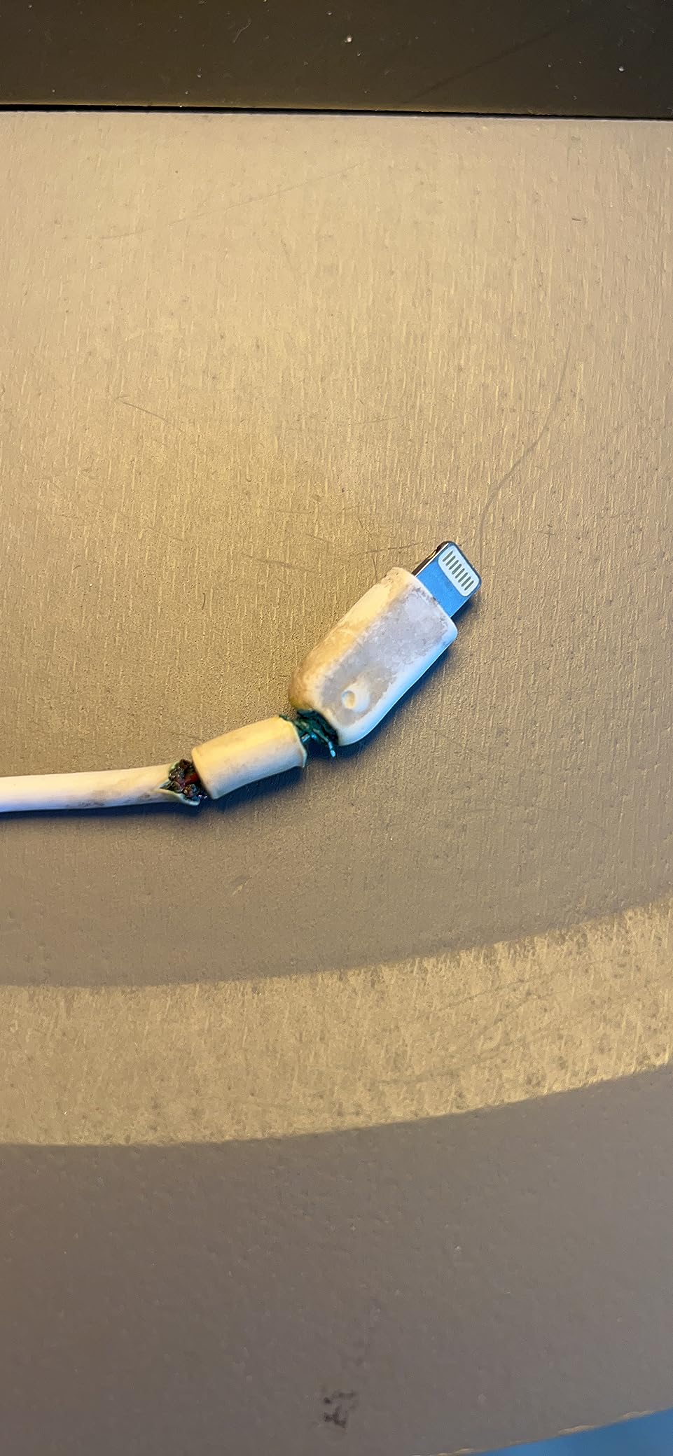 Solide et charge vite