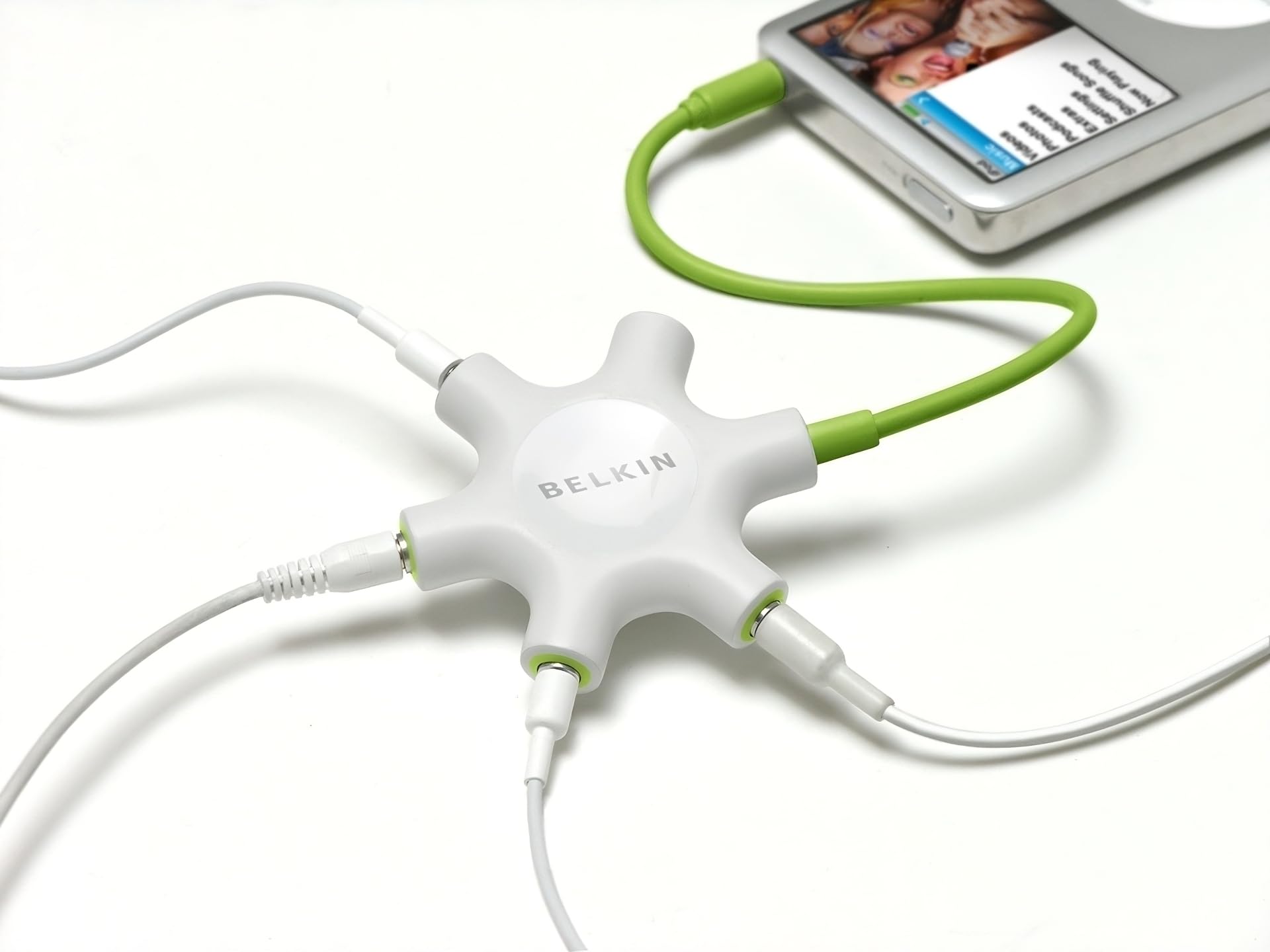 belkin-rockstar-diviseur-casque-jack-3-5-mm-1-m-le-vers-2-femelle-blanc image 3