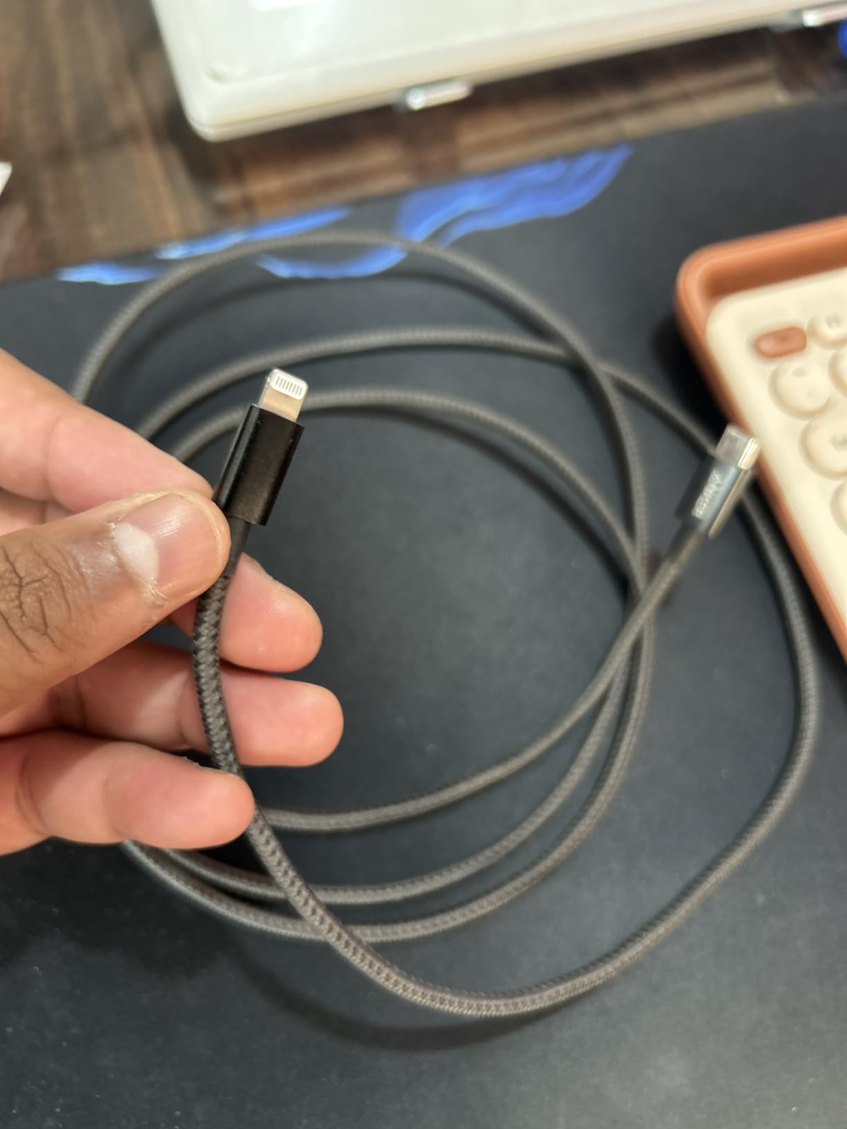 Bien mais rigide avec coque