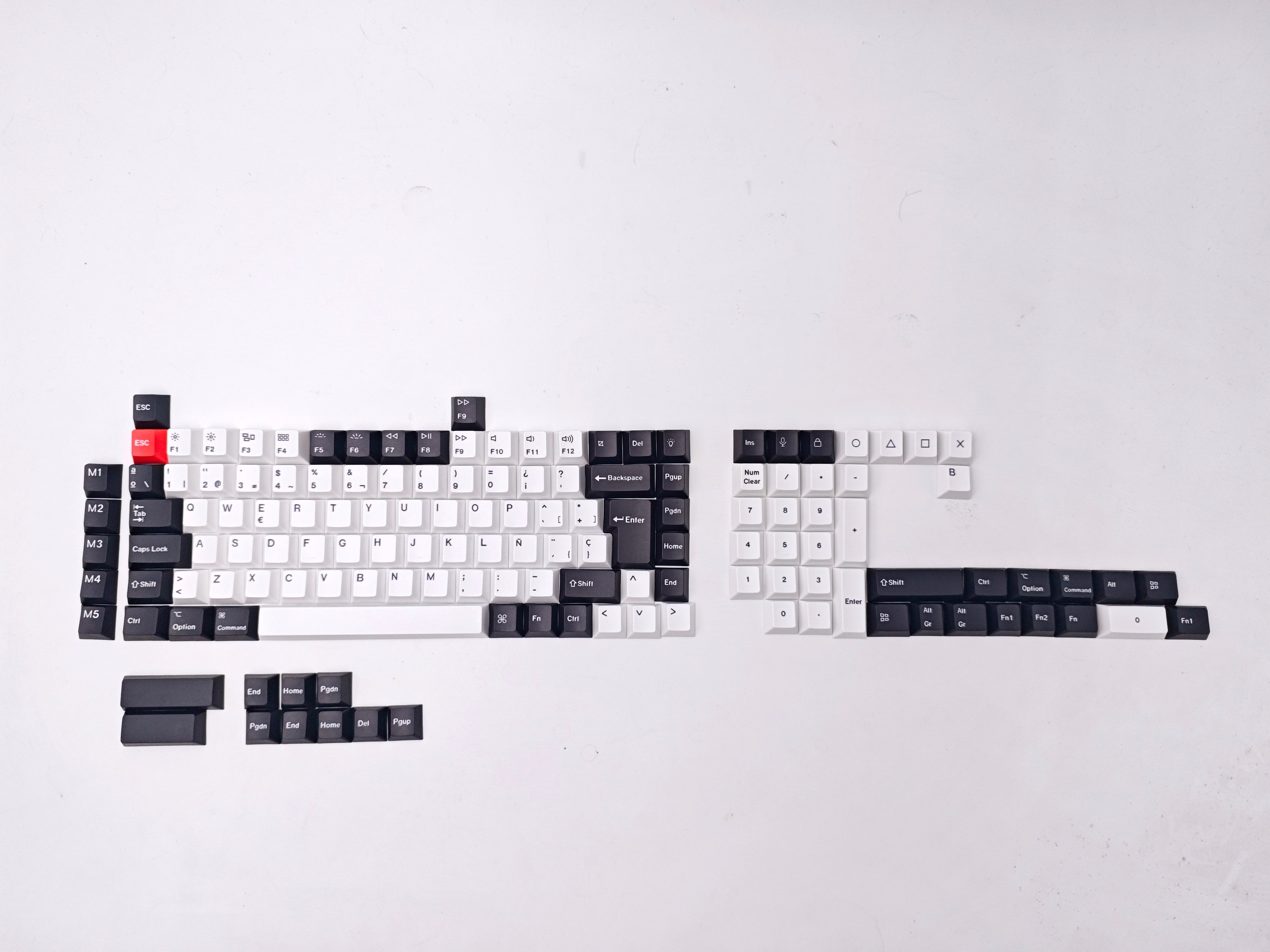 keychron-set-de-touches-iso-cherry-dye-sub-pbt-full-set-black-and-white image 3
